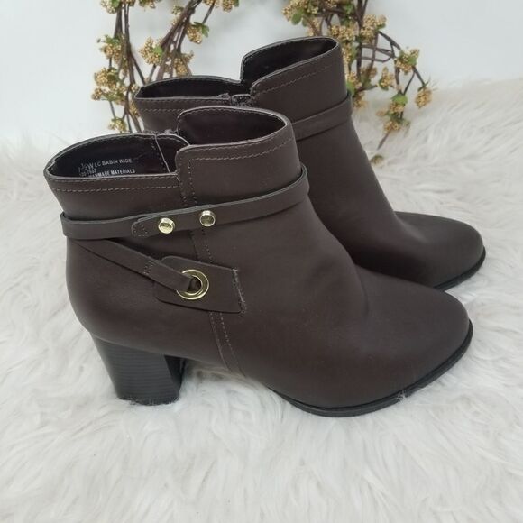 Brown Faux Leather LIZ CLAIBORNE ANKLE BOOTS. - Picture 4 of 16